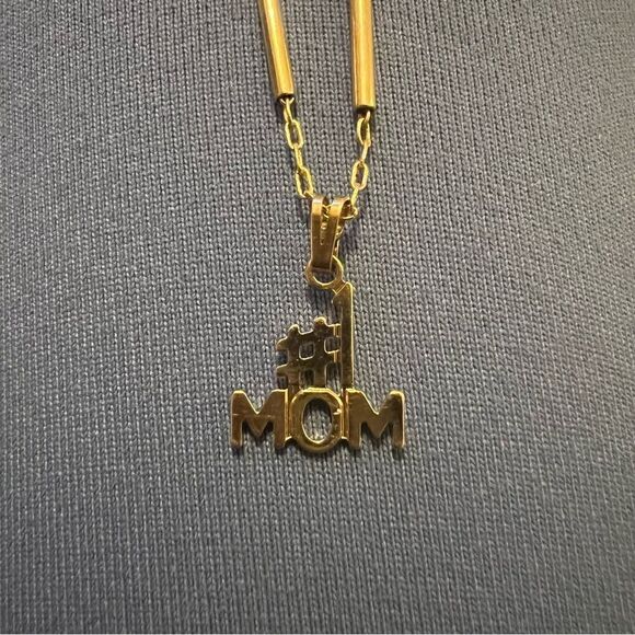 #1 MOM PENDANT & signed designer gold plated choker necklace - Picture 3 of 4